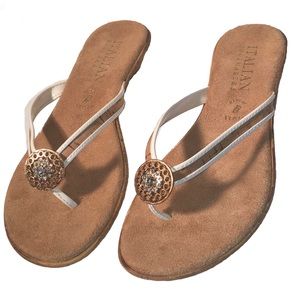 SOLD✨ Italian Shoemakers: Medallion Sandals
